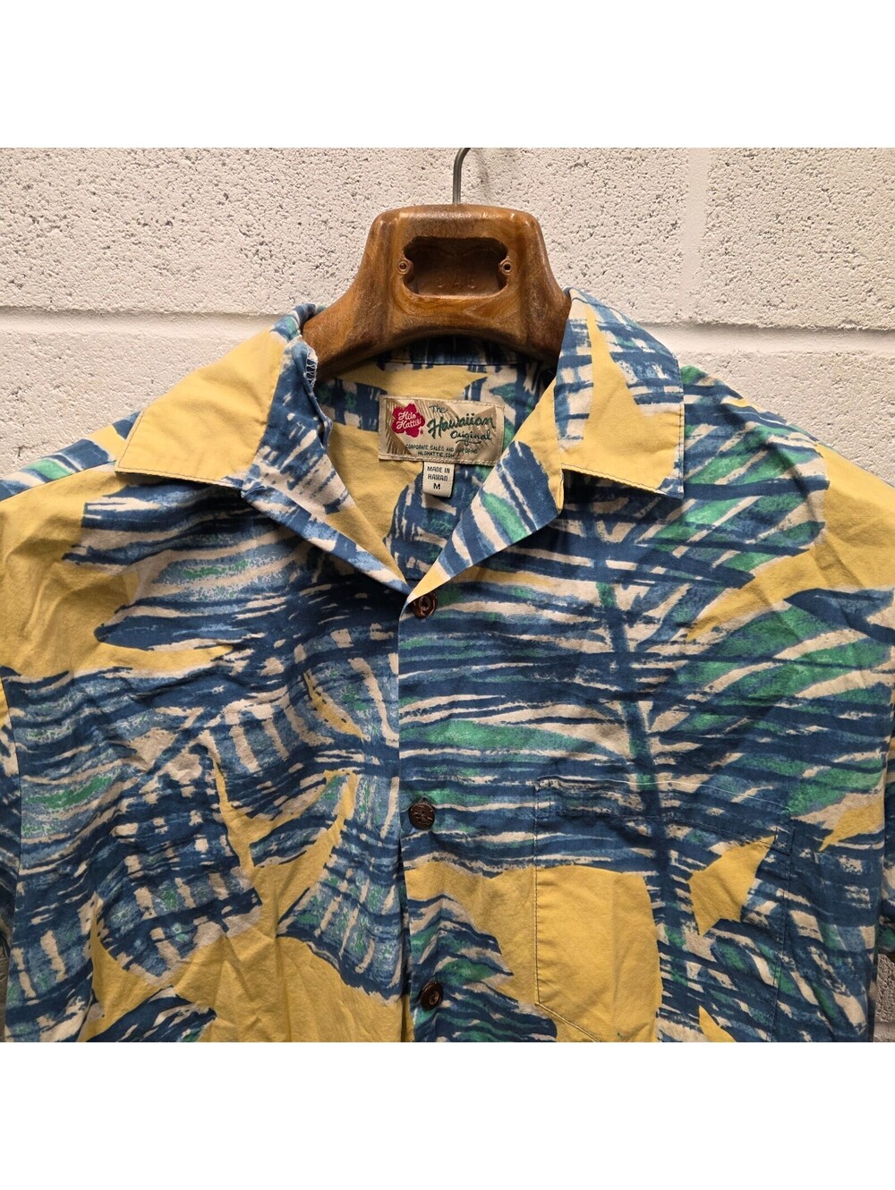 Hilo Hattie Hawaiian Original Floral Lei Print Shirt Size M blue yellow 22x29